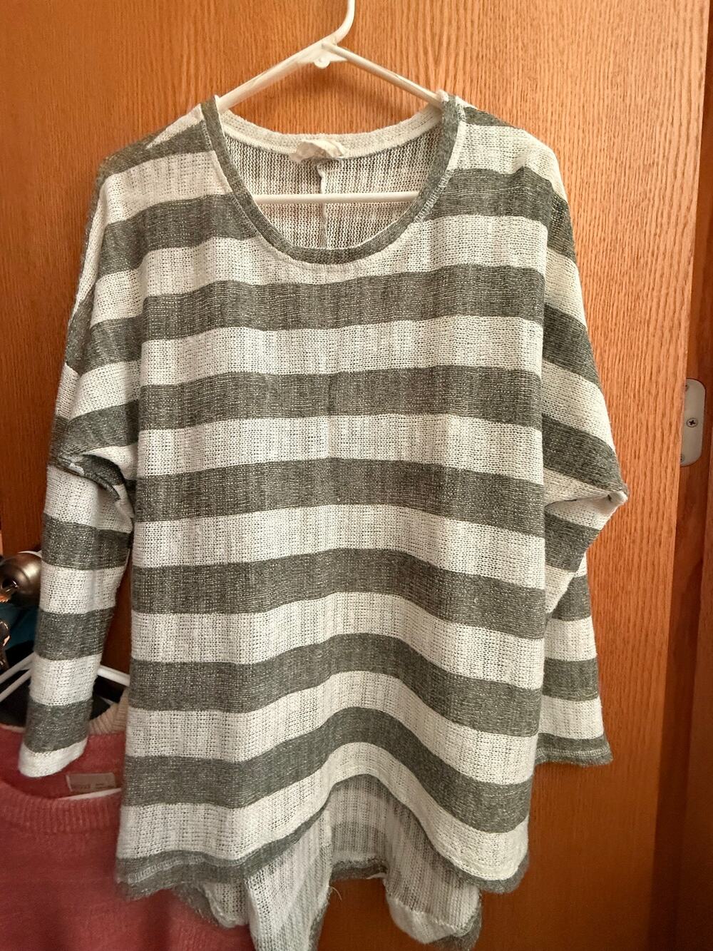 Light Knit Sweater Size Large